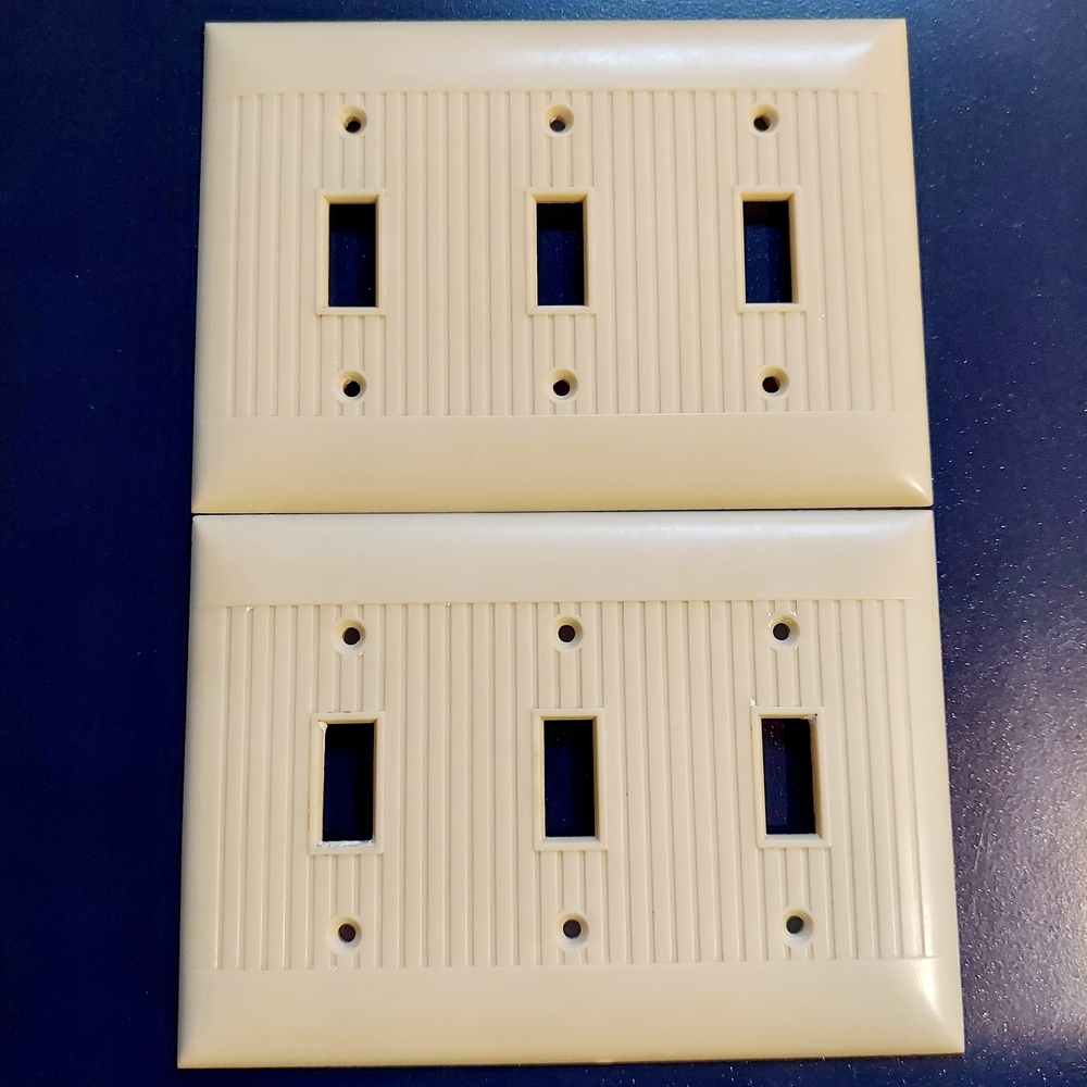 2 The Sierra Line Bakelite Ivory Art Deco Ribbed 3 Toggle Light Switch Covers